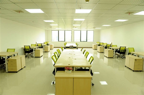 东新路的创新中国产业园有精装靠窗215方办公室招租
