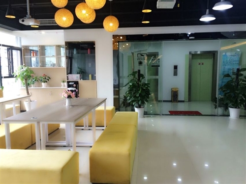 西湖区华鸿大厦精装写字楼出租，家私俱全，拎包办公