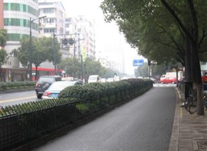 延安路武林银泰对面