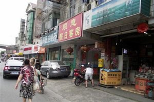香积寺路小商品市场沿街商铺急转