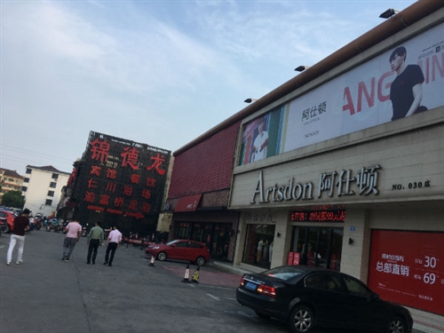 张家港锦都中央美食广场内部特价房,到底是优惠还是陷阱?